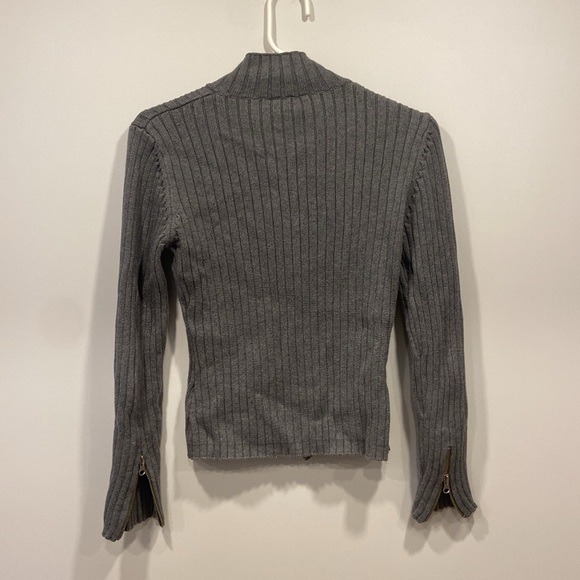Grey sweater - Picture 7 of 7